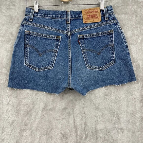 Levi's Vintage 550 High Rise Mom Jean Cut Off Jean Shorts 100% Cotton - Picture 2 of 9